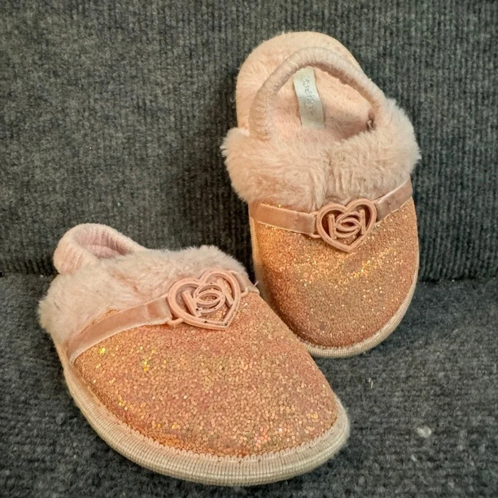 Bebe Girls Pink Glitter Faux Fur Slippers Heart Logo Elastic Strap Size 9/10